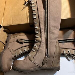 Sorel Women's Tan Lace Up wedge boots